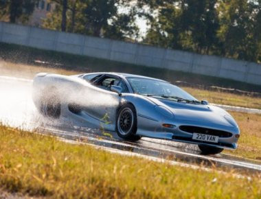 Βίντεο: Έτσι έγινε η διάσωση του θρυλικού Jaguar XJ220